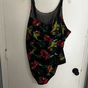 Torrid sz 5 swimsuit